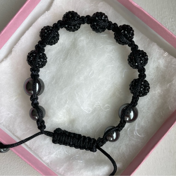 Jewelry - NWOT adjustable beaded bracelet